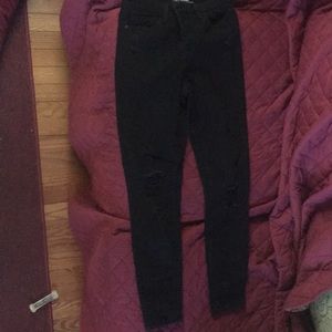 Super cute high rise distressed jeans